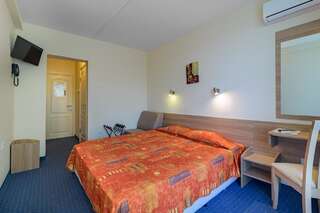Отель Hotel Gradina Золотые Пески Двухместный номер с 1 кроватью или 2 отдельными кроватями и балконом-3
