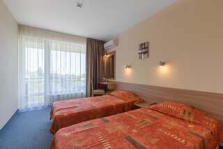 Отель Hotel Gradina Золотые Пески Двухместный номер с 1 кроватью или 2 отдельными кроватями и балконом-5